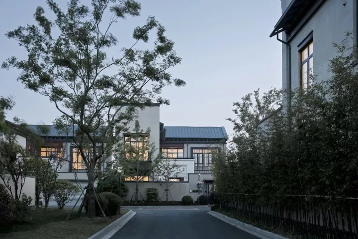内侧修建单体的院落普遍安顿于修建和蹊径之间以；；；；；に矫苄