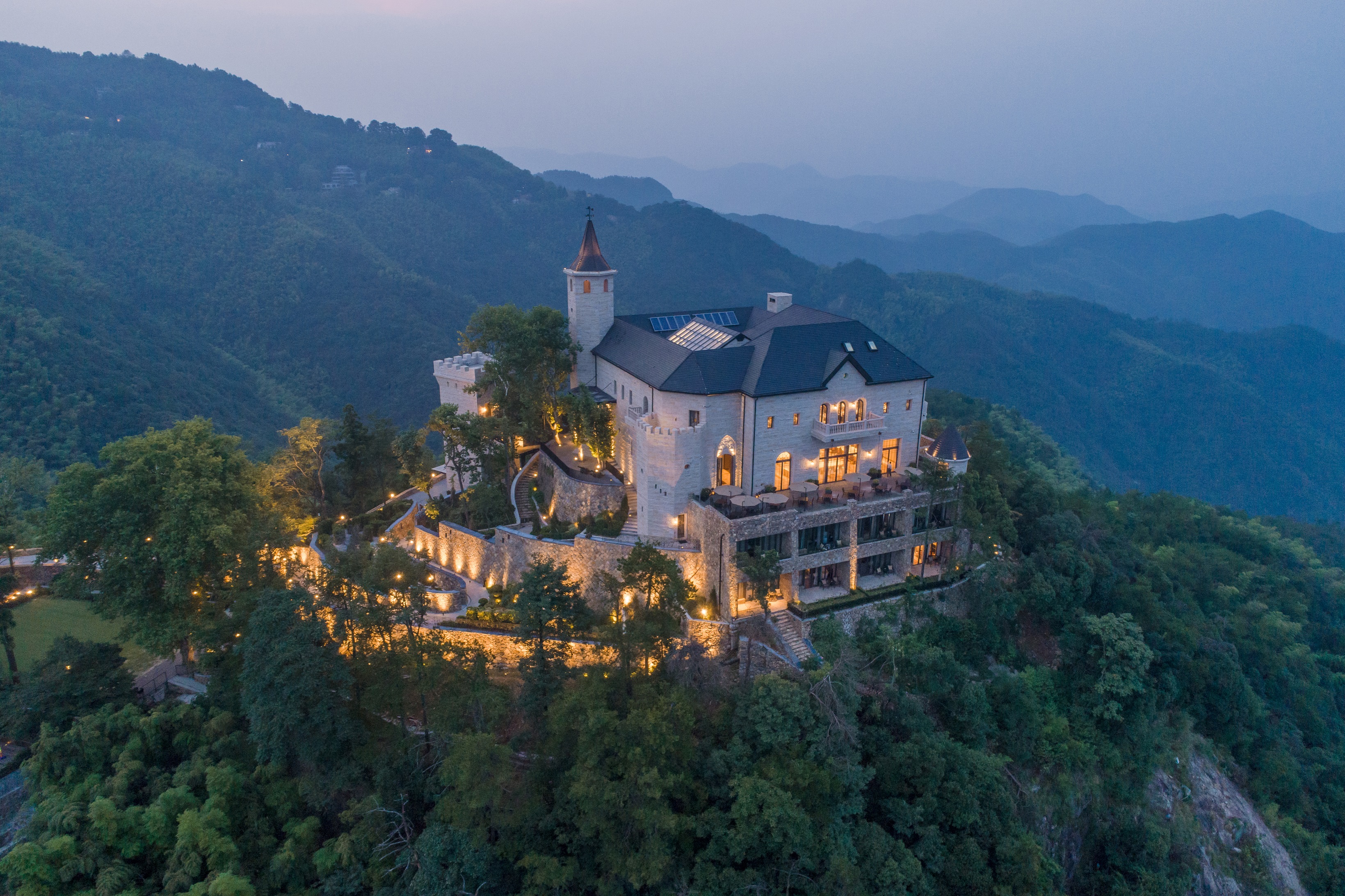 百乐博修建金奖项目，，德清裸心堡度假旅馆项目