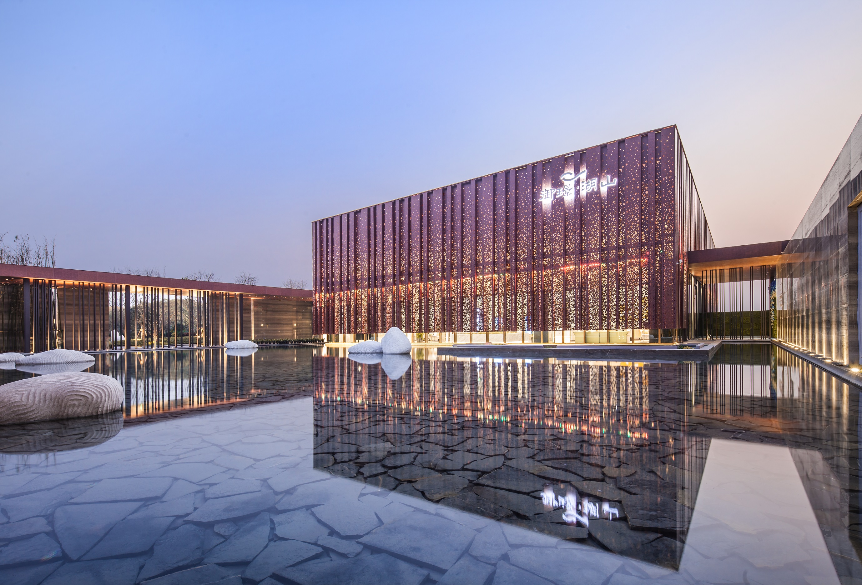 百乐博修建优异奖项目，，重庆御璟·湖山展示中心